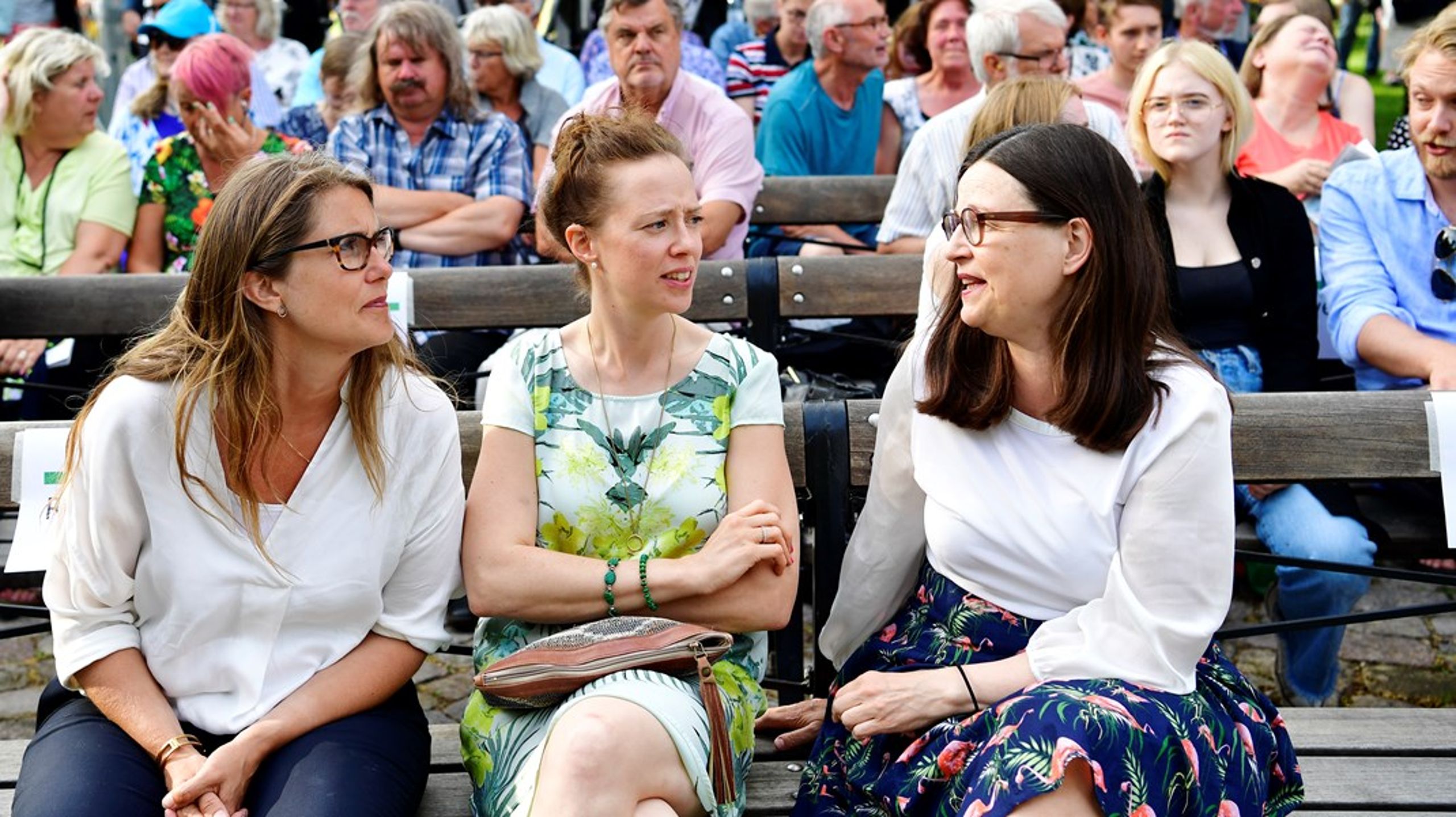 Utbildningsminister Anna Ekström (S) tillsammans med&nbsp;Janine Alm Ericsson (MP) och Åsa Lindhagen (MP) i Almedalen 2019.