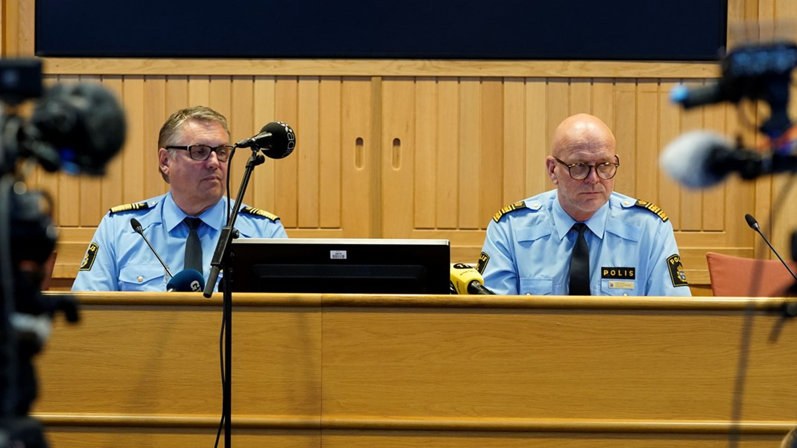 Regionpolischefen Klas Johansson och polisområdeschefen i Storgöteborg, Erik Nord, höll under morgonen en pressträff om att en av deras anställda poliser sköts till döds igår kväll.