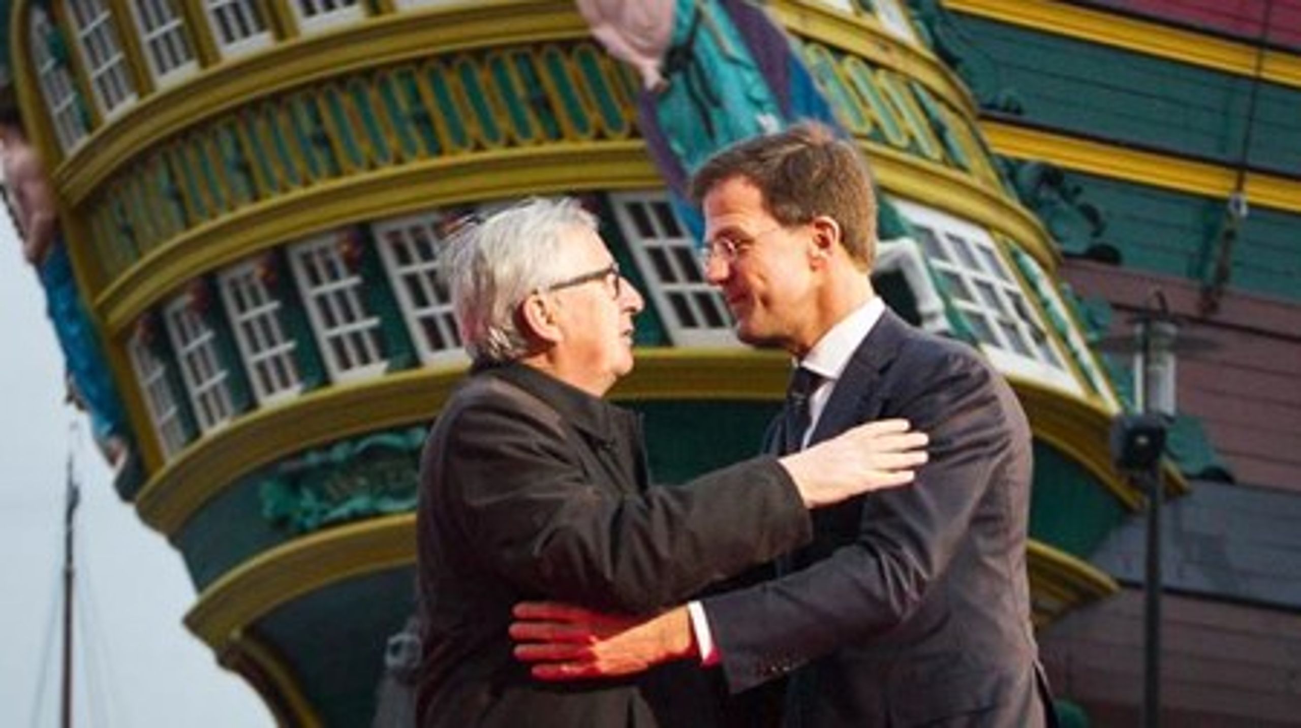 EU-kommissionens ordförande Jean-Claude Juncker och Nederländernas statsminister Mark Rutte. Nederländerna tar nu över det roterande&nbsp;ordförandeskapet i EU från Luxemburg. Vid halvårsskiftet 2016 är det Slovakiens tur.