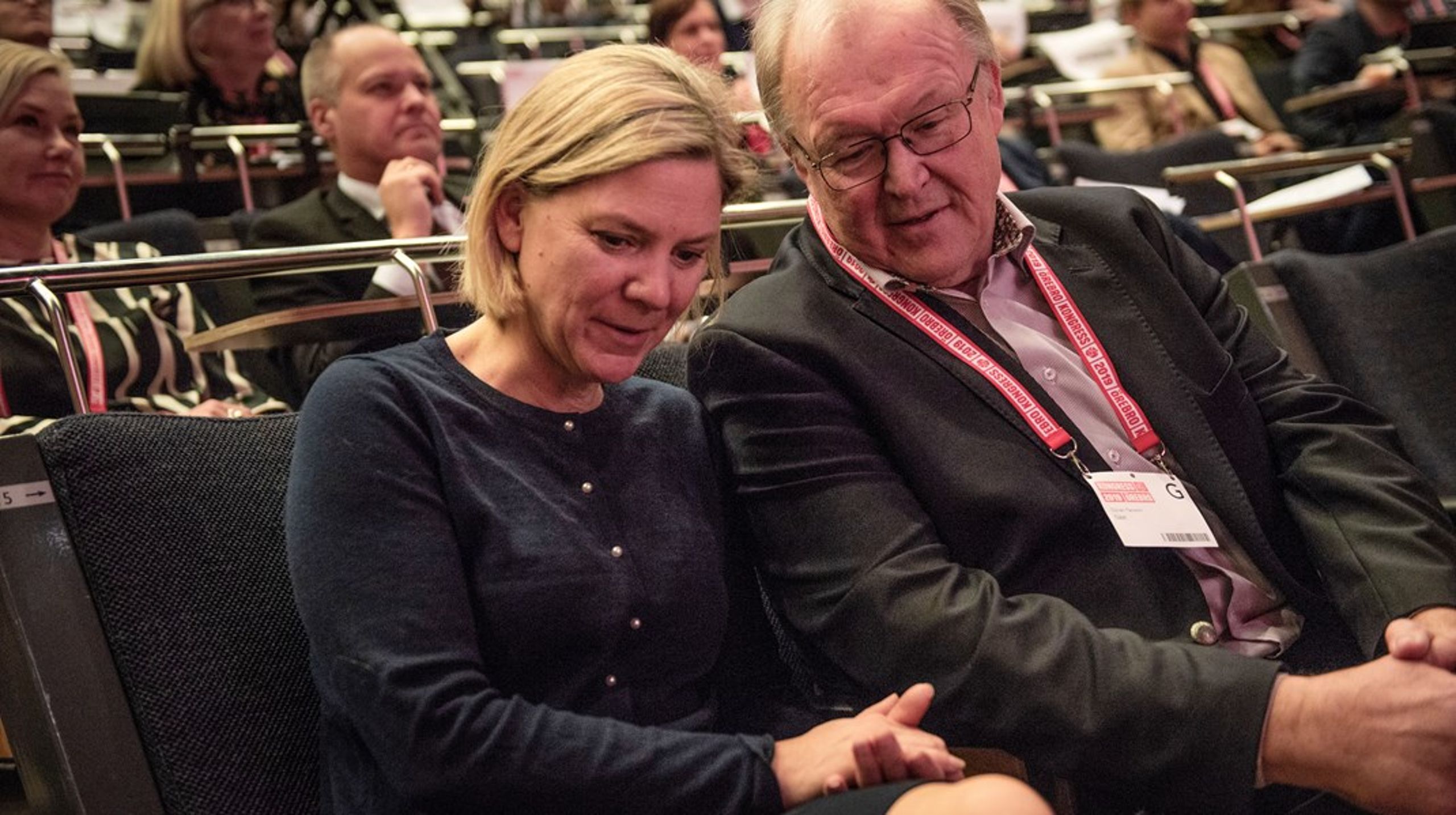 Den tidigare partiledaren Göran Persson&nbsp;i samspråk med finansminister Magdalena Andersson vid Socialdemokraternas senaste partikongress. I november spås Magdalena Andersson bli S nya partiledare.