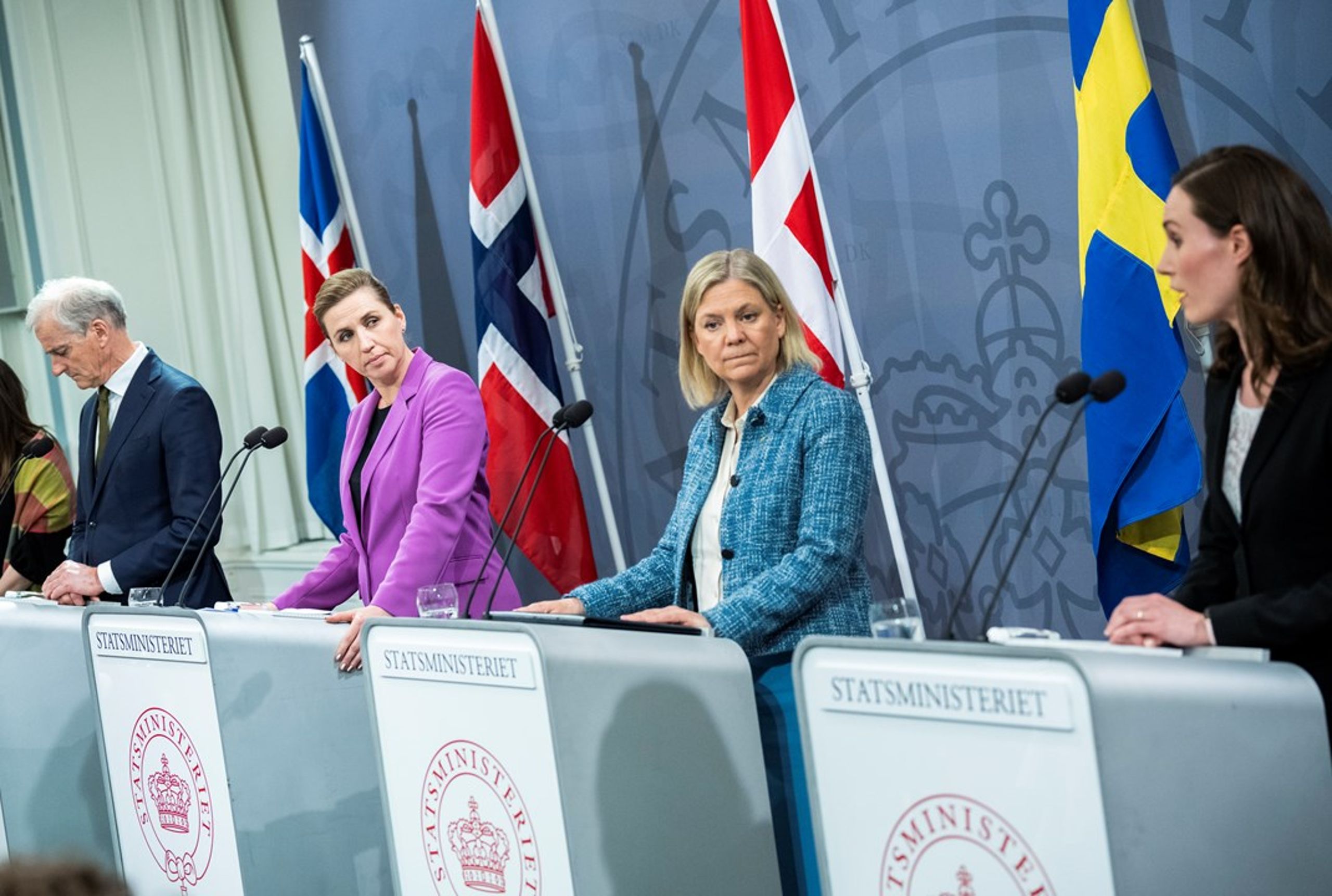 I Norge, Danmark, Sverige och Finland leder socialdemokratiska statsministrar regeringen: Jonas Gahr Støre, Mette Frederiksen, Magdalena Andersson och&nbsp;Sanna Marin. Men könsfördelningen i den danska regeringen sticker ut.