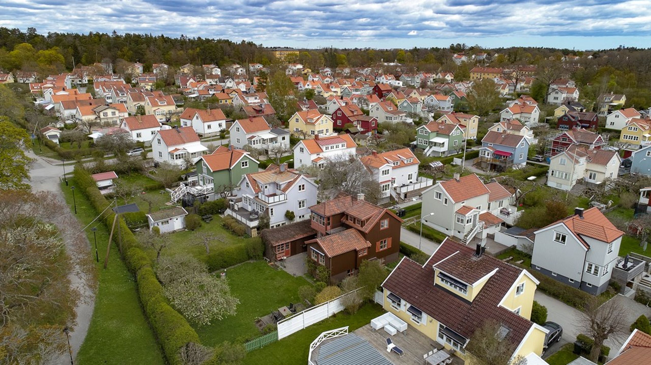 Bostadspriserna forstätter att sjunka. Störts är prisfallet i Stockholmsområdet.&nbsp;