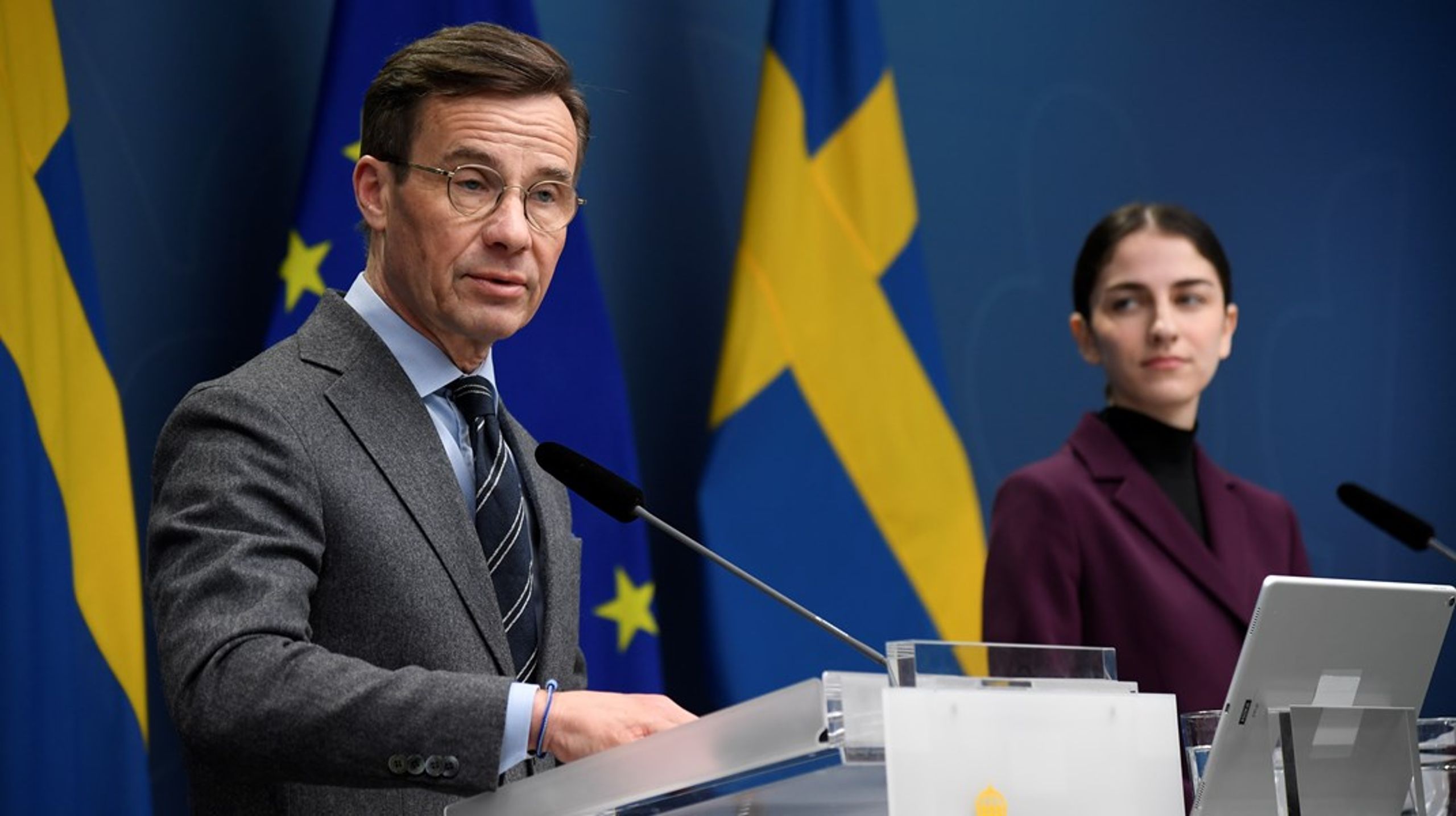 Statsminister Ulf Kristersson (M) och miljö- och klimatminister Romina Pourmokhtari (L)&nbsp; presenterar förslag om hur restriktioner för kärnkraften ska tas bort.