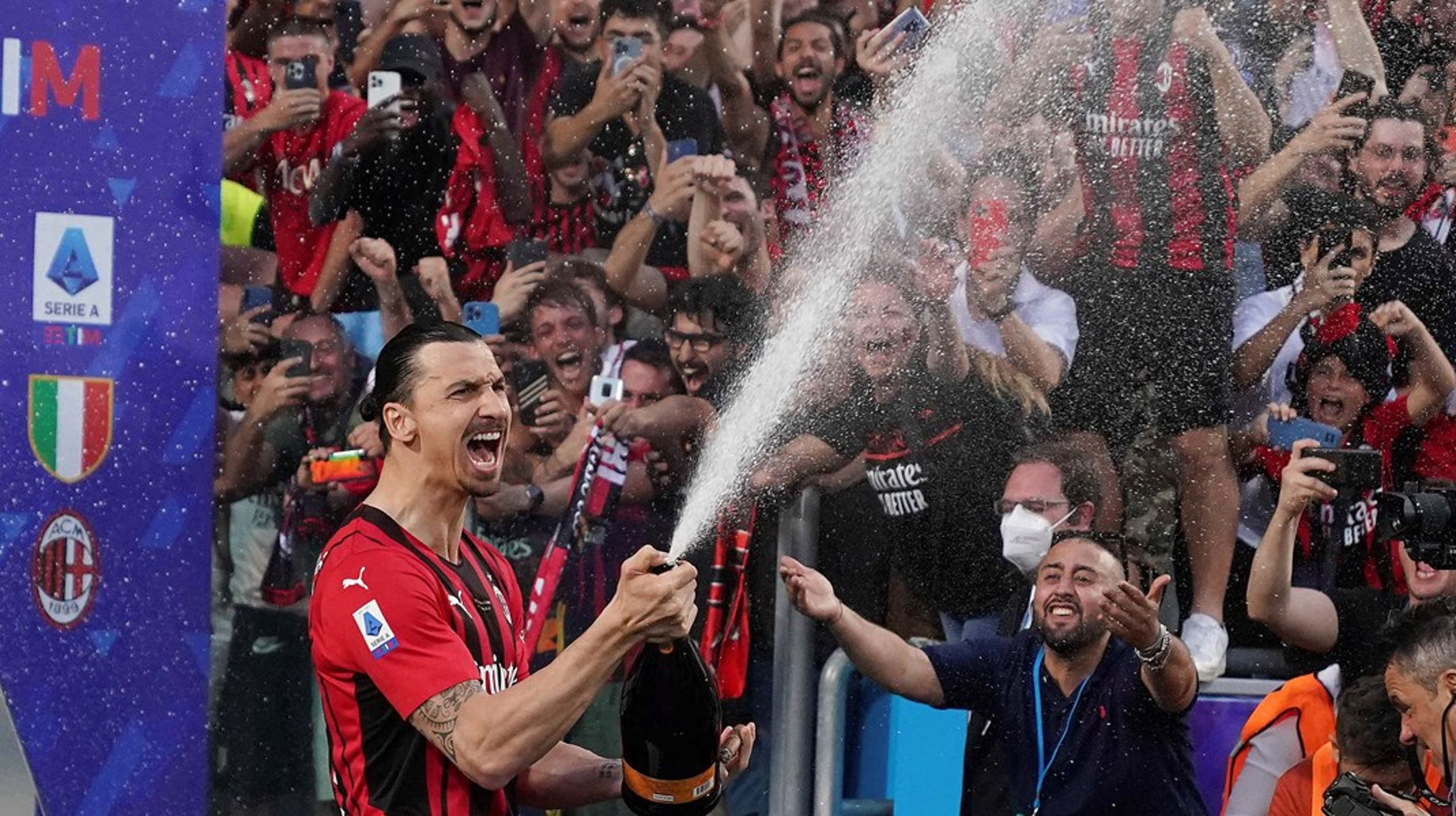 Zlatan Ibrahimović vann italienska Serie A med sitt Milan samma månad som han bildade sitt nya fastighetsbolag.