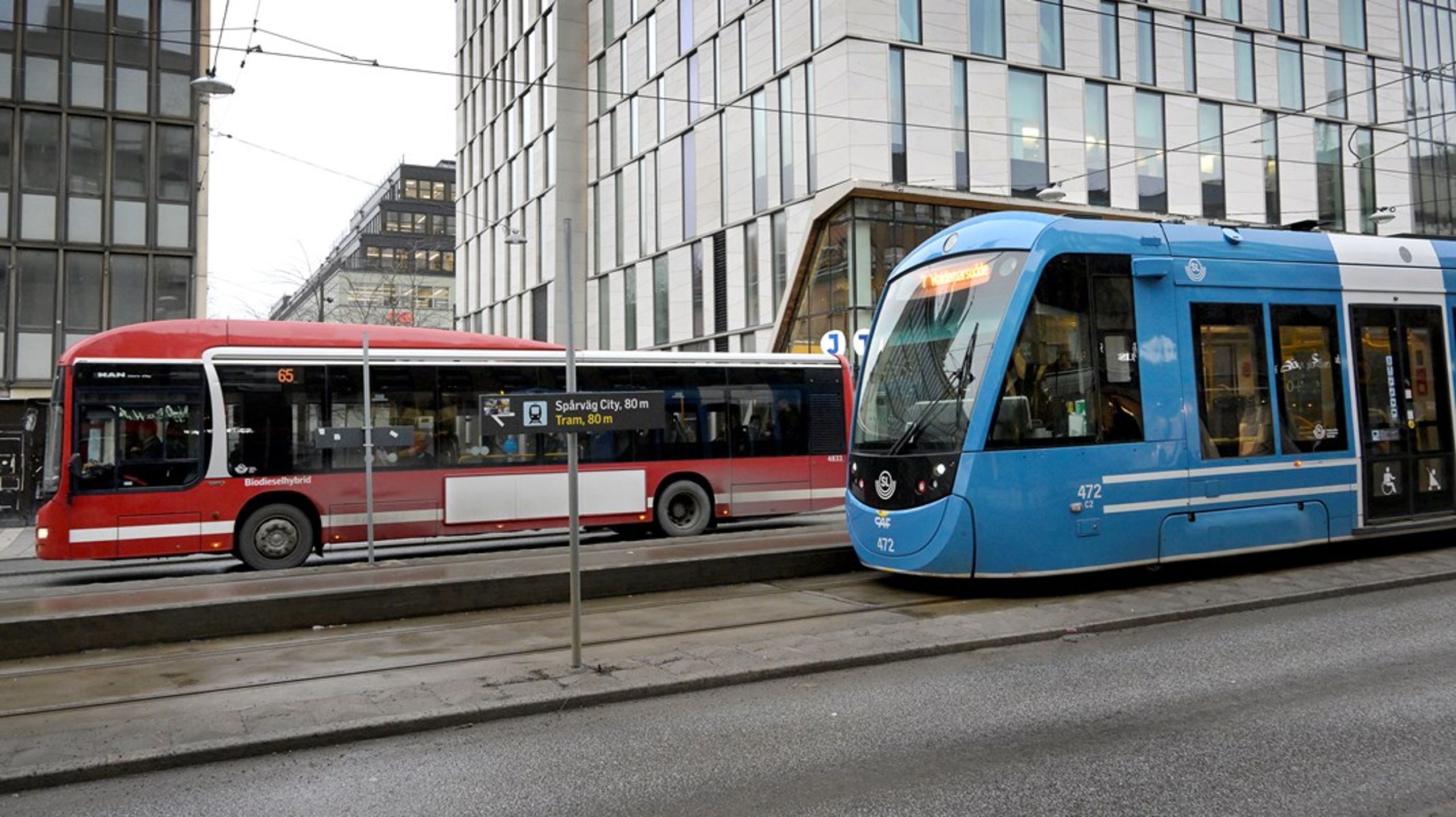 Elektrifiering av bussar i stadstrafik är redan en självklarhet. Nu behöver nästa steg tas, skriver debattören.&nbsp;<br>