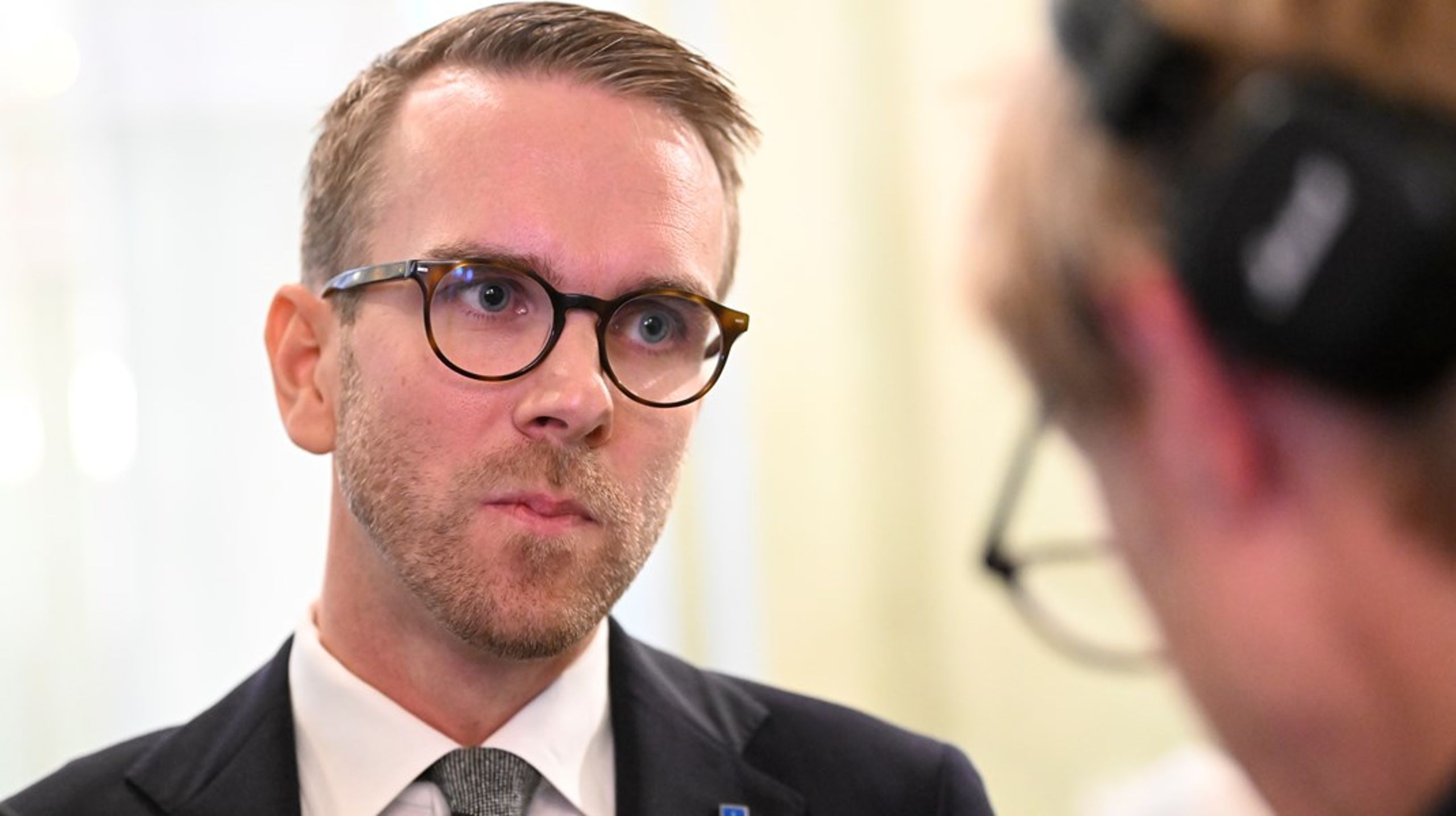 ”Det var ett viktigt möte att ha innan sommaren med tanke på att läget ser dystert ut, det finns varsel som ligger för sommaren och hösten. Men vi får återkomma när vi har nya besked att ge”, säger bostadsminister Andreas Carlson (KD).