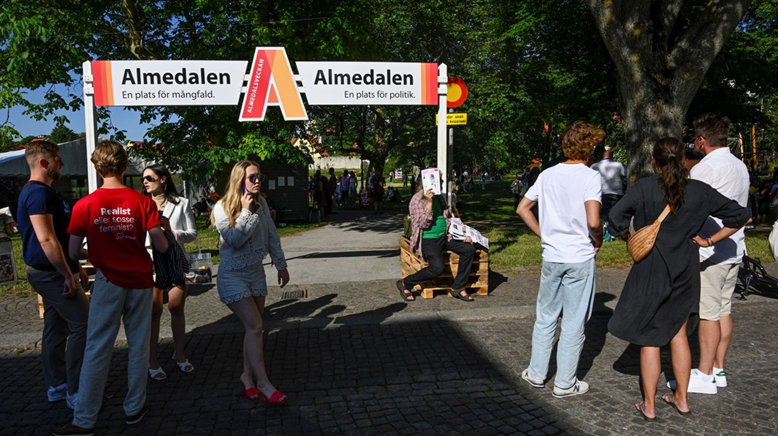 Intresset för flera vårdutbildningar är lågt. Uppsala universitet arrangerar bland annat ett panelsamtal om hur intresset kan öka.