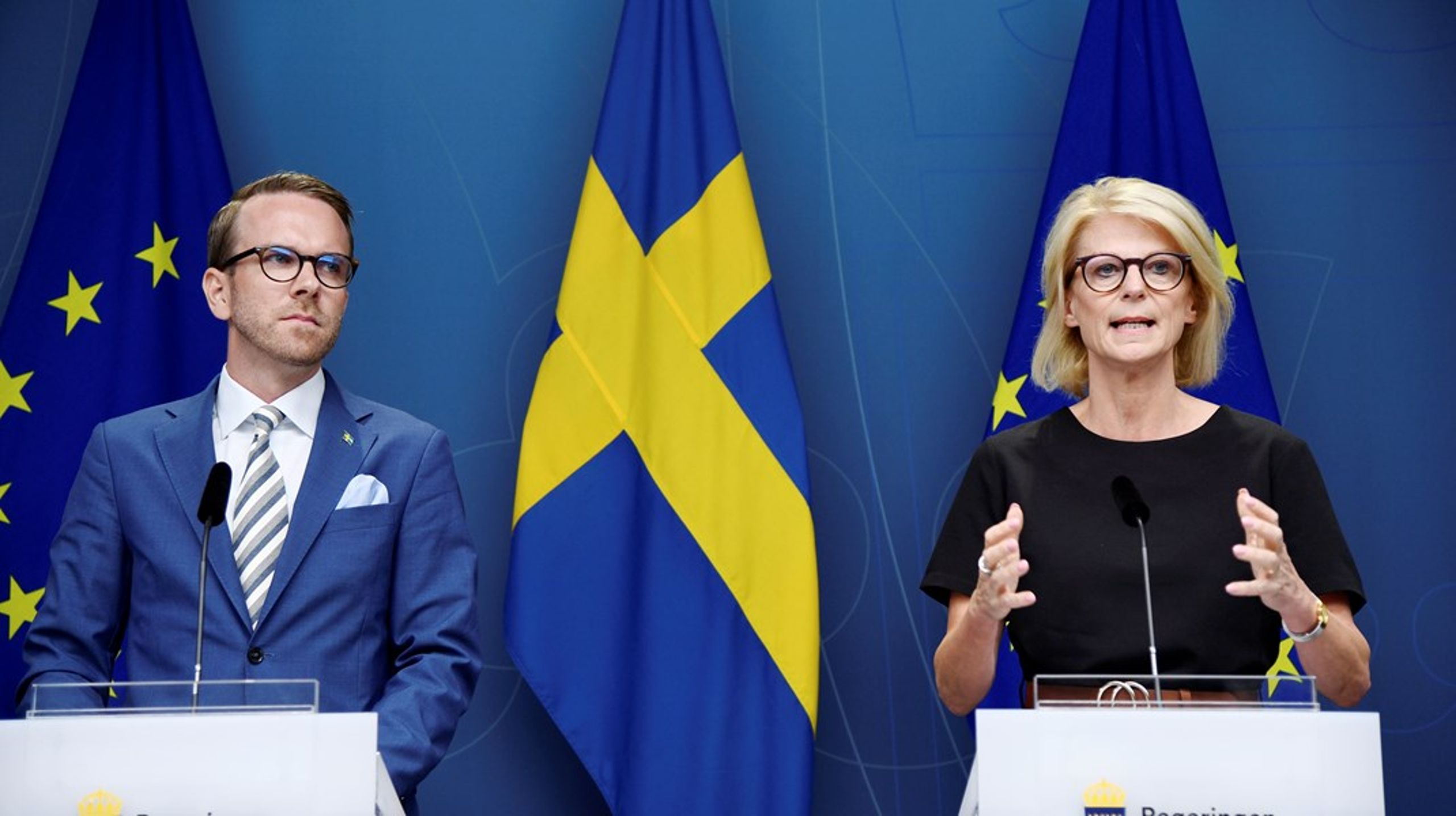 ”Det är högsommar ute redan, men det är fortfarande vinter i ekonomin”, sa finansminister Elisabeth Svantesson i samband med att hon och bostadsminister Andreas Carlson presenterade den utredning som ska se över hur det kan bli enklare att hyra ut bostäder i andra hand. Finansministern påminde också om att regeringens prioritering är att bromsa inflationen.&nbsp;