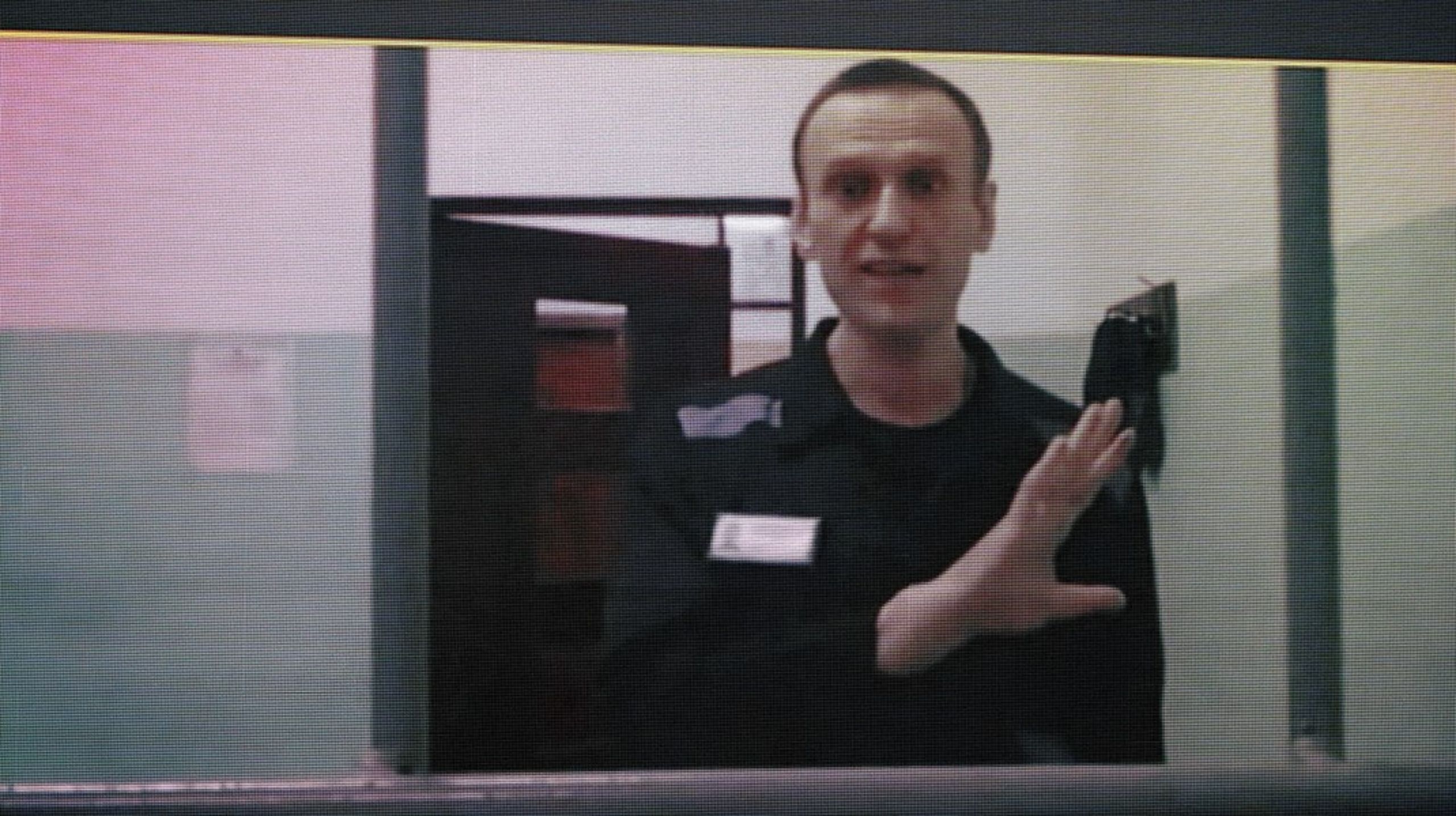 Aleksej Navalnyj förhörs via en tv-skärm i Högsta domstolen i Moskva i augusti 2023.