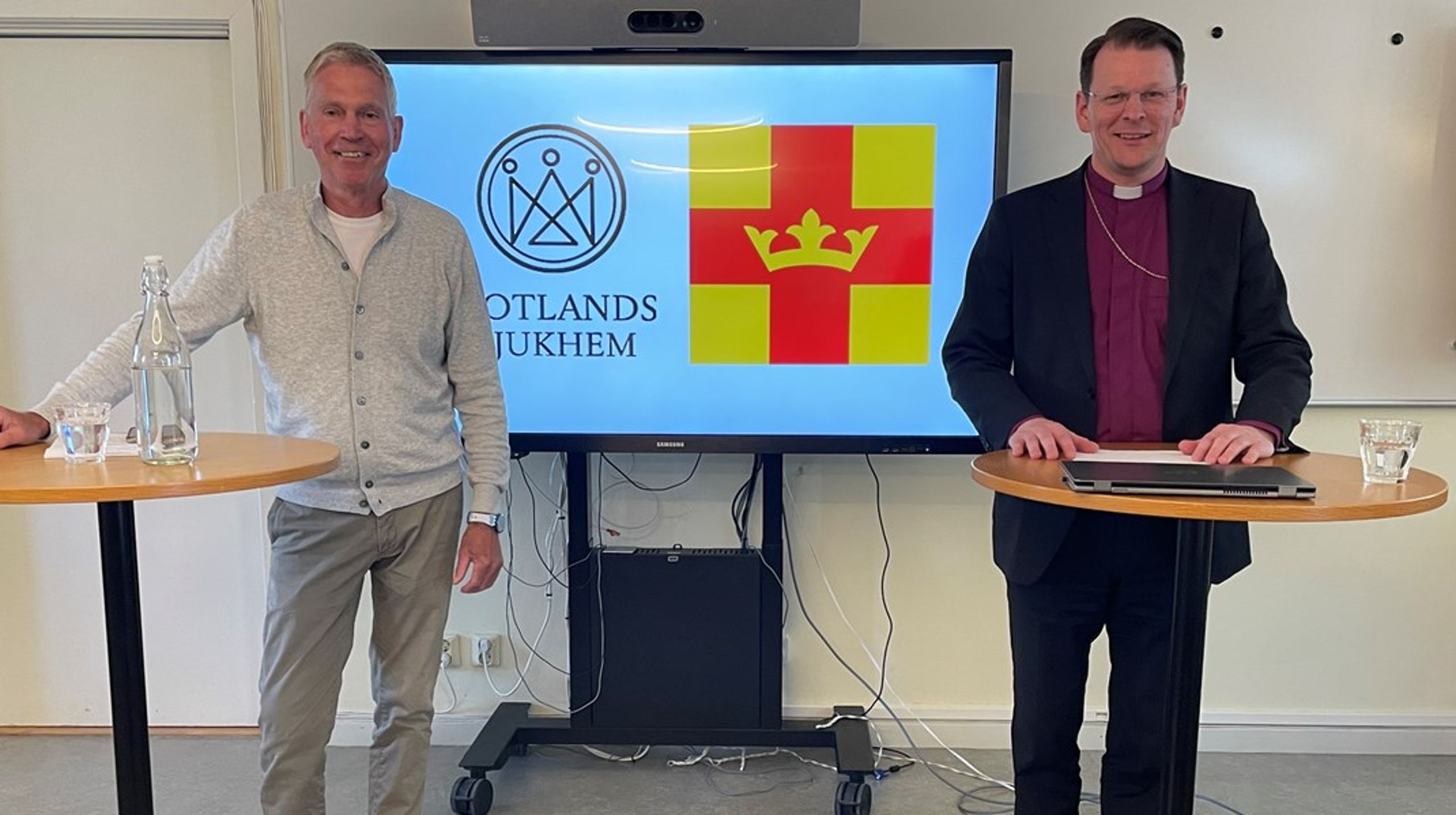 Anders Fritzell, styrelseledamot på Gotlands sjukhem, presenterade nyheten tillsammans med biskopen i Visby Erik Eckerdal.<br>
