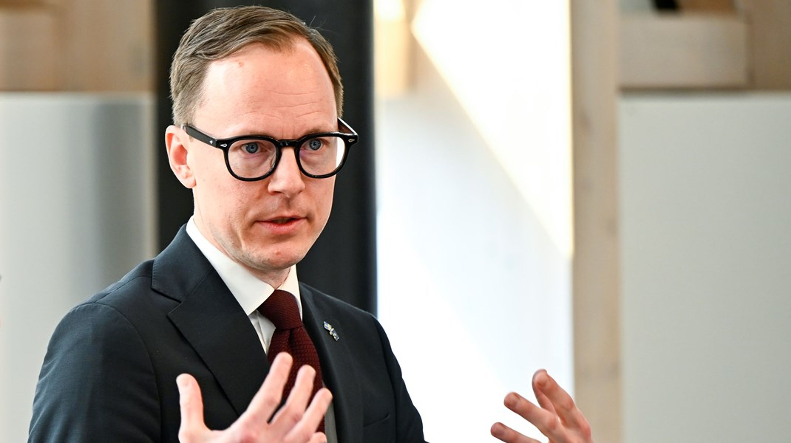 ”Anders Ådahl har helt missat poängen. Det är förvånande att Centerpartiet har bytt fot även i denna fråga och inte längre kan kritisera identitetspolitik”, säger utbildningsminister Mats Persson (L) till Altinget.&nbsp;