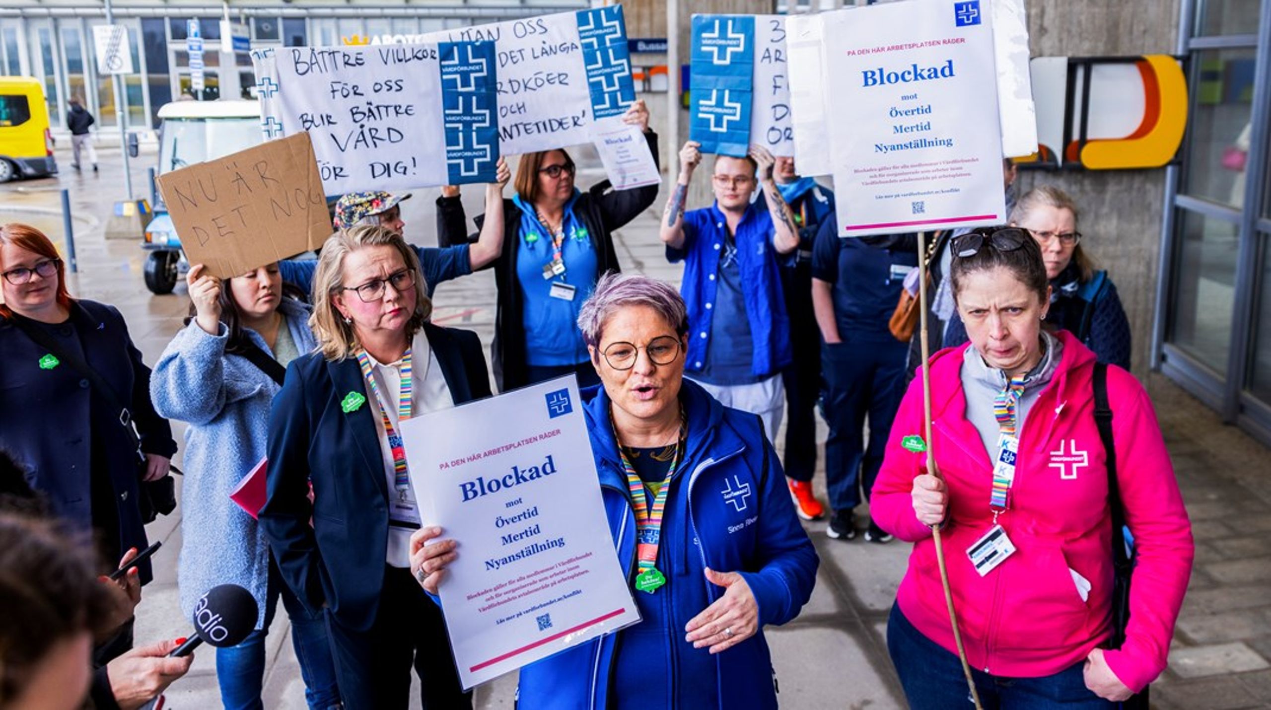 Vårdförbundets ordförande Sineva Ribeiro deltog i en manifestation utanför Karolinska sjukhuset i Huddinge när övertidsblockaden trädde i kraft i april.