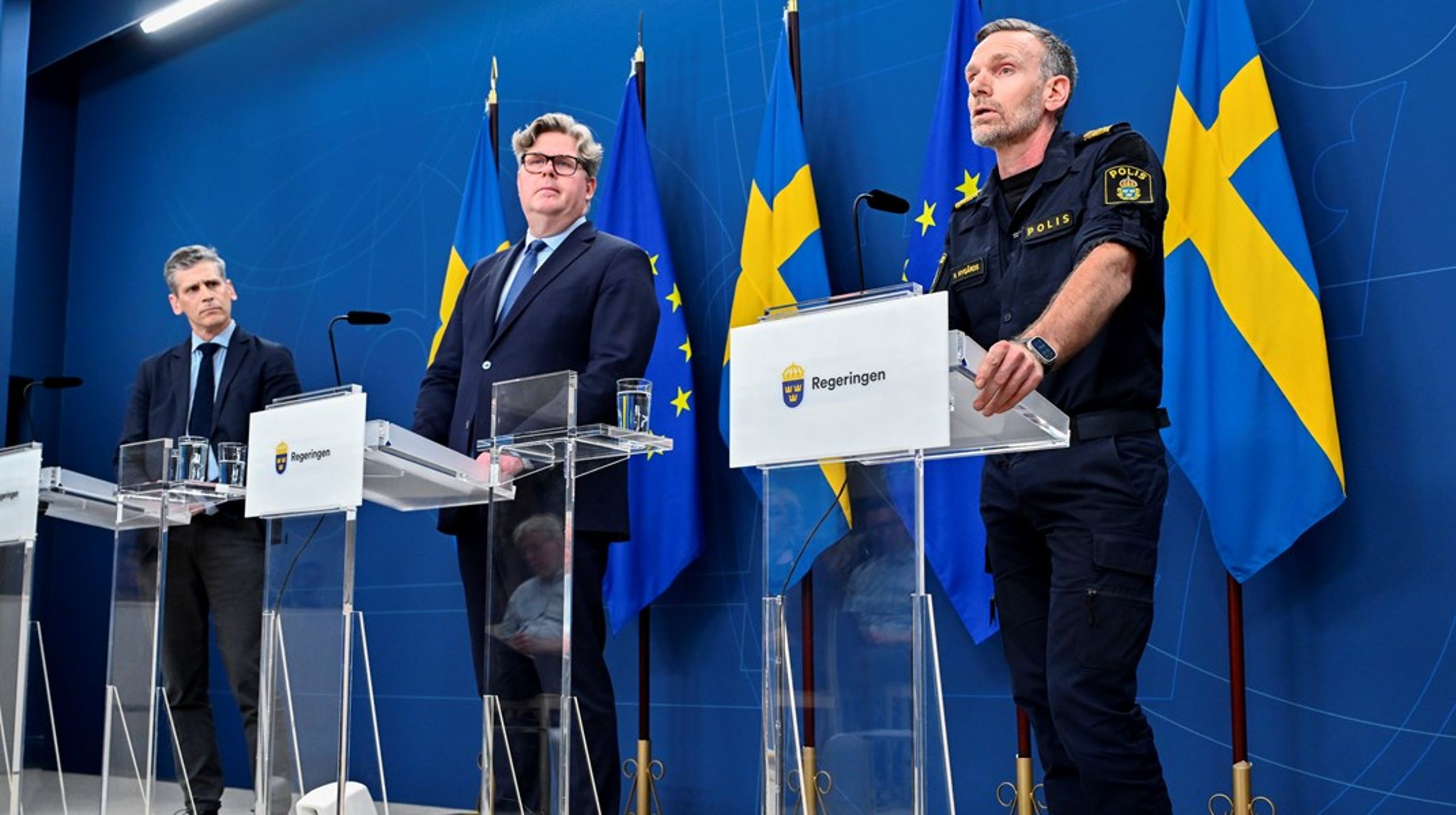 Daniel Stenling på Säkerhetspolisen, justitieminister Gunnar Strömmer (M) och Hampus Nygårds, biträdande chef på Nationella operativa avdelningen vid en pressträff på torsdagen.