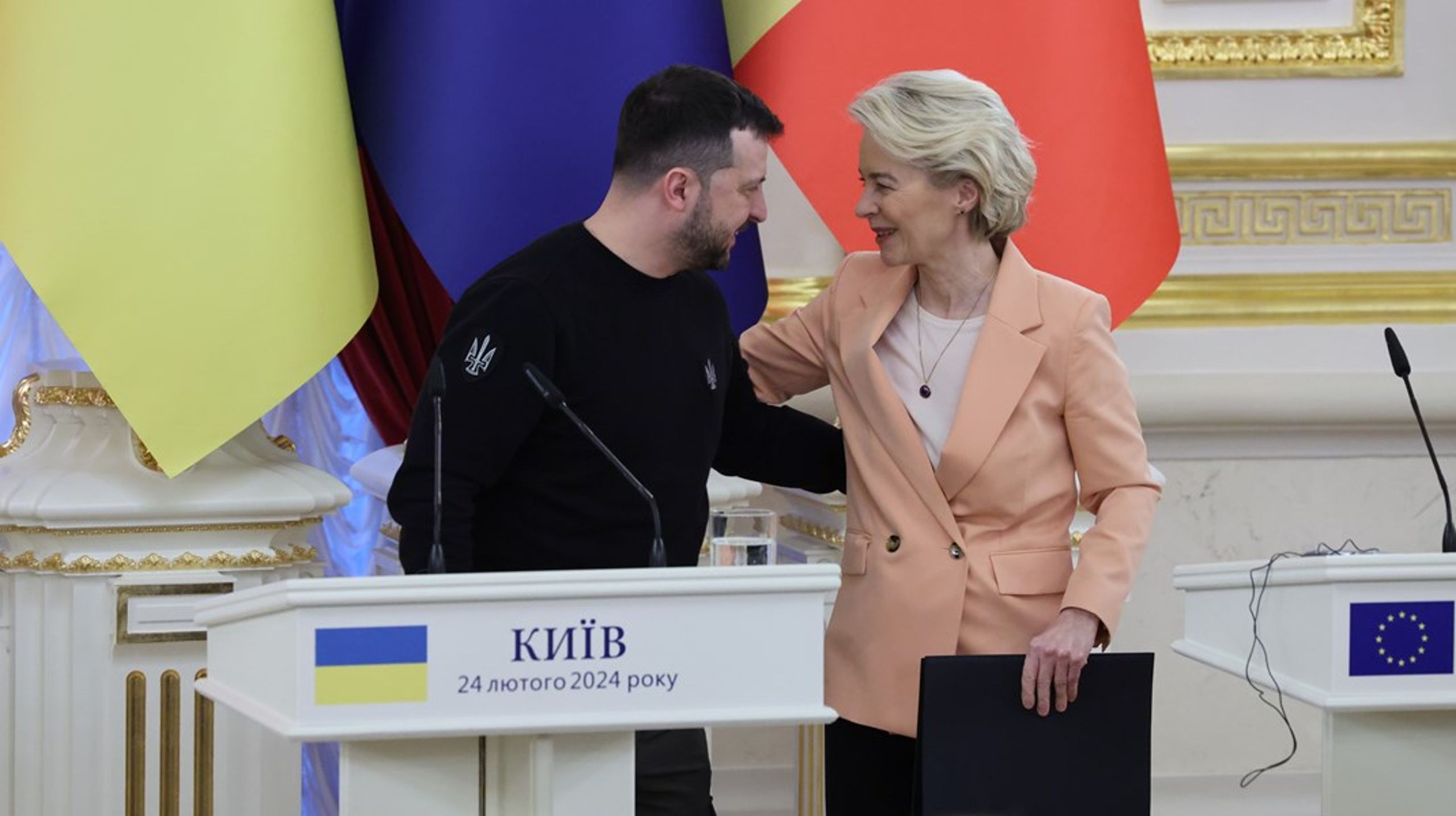 Ukrainas president Volodomyr Zelenskyj tog emot EU-kommissionens ordförande Ursula von der Leyen i februari då hon rekommenderade Ukraina att fortsätta följa kommissionens rekommendationer för att komma närmare ett EU-medlemskap.<br>