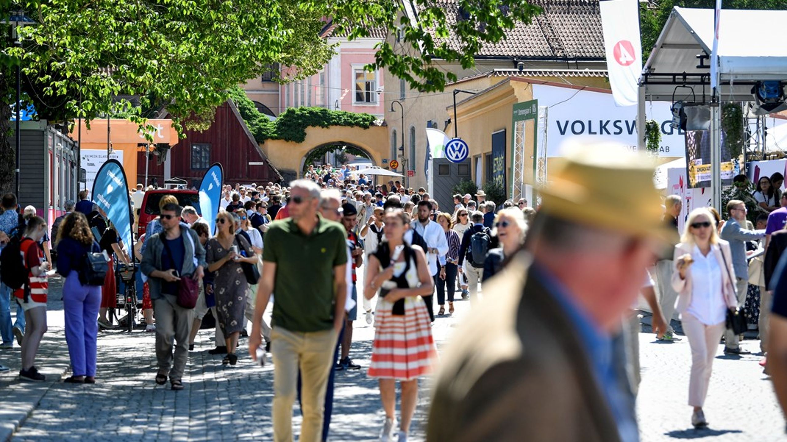 ”Regeringen vill ha ett nytt paradigm, som det heter. I det nya paradigmet tillskrivs civilsamhället en annan roll och delvis nya uppgifter”, skriver debattörerna.&nbsp;