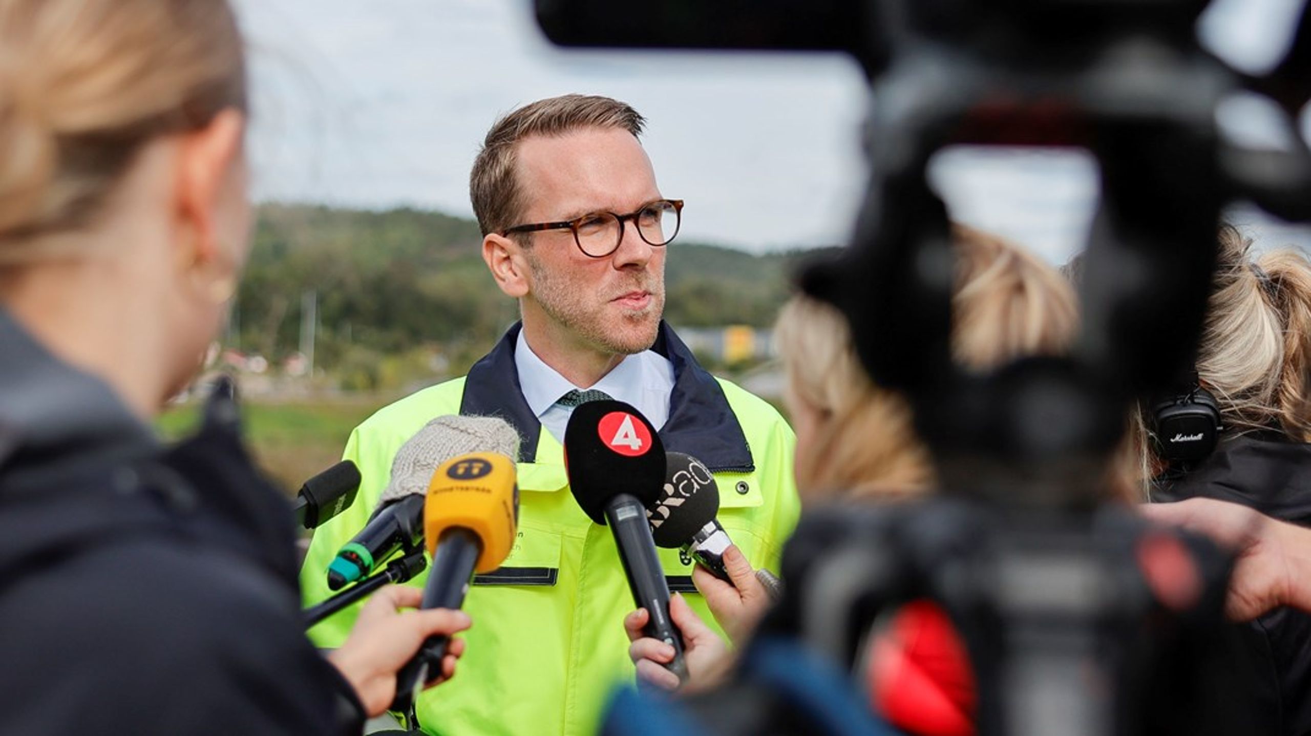 Infrastrukturminister Andreas Carlson anser att det är viktigt för ansvarsutkrävandet att regeringen har makten. Samtidigt pågår förhandlingar med Sverigedemokraterna om infrastrukturpropositionen.