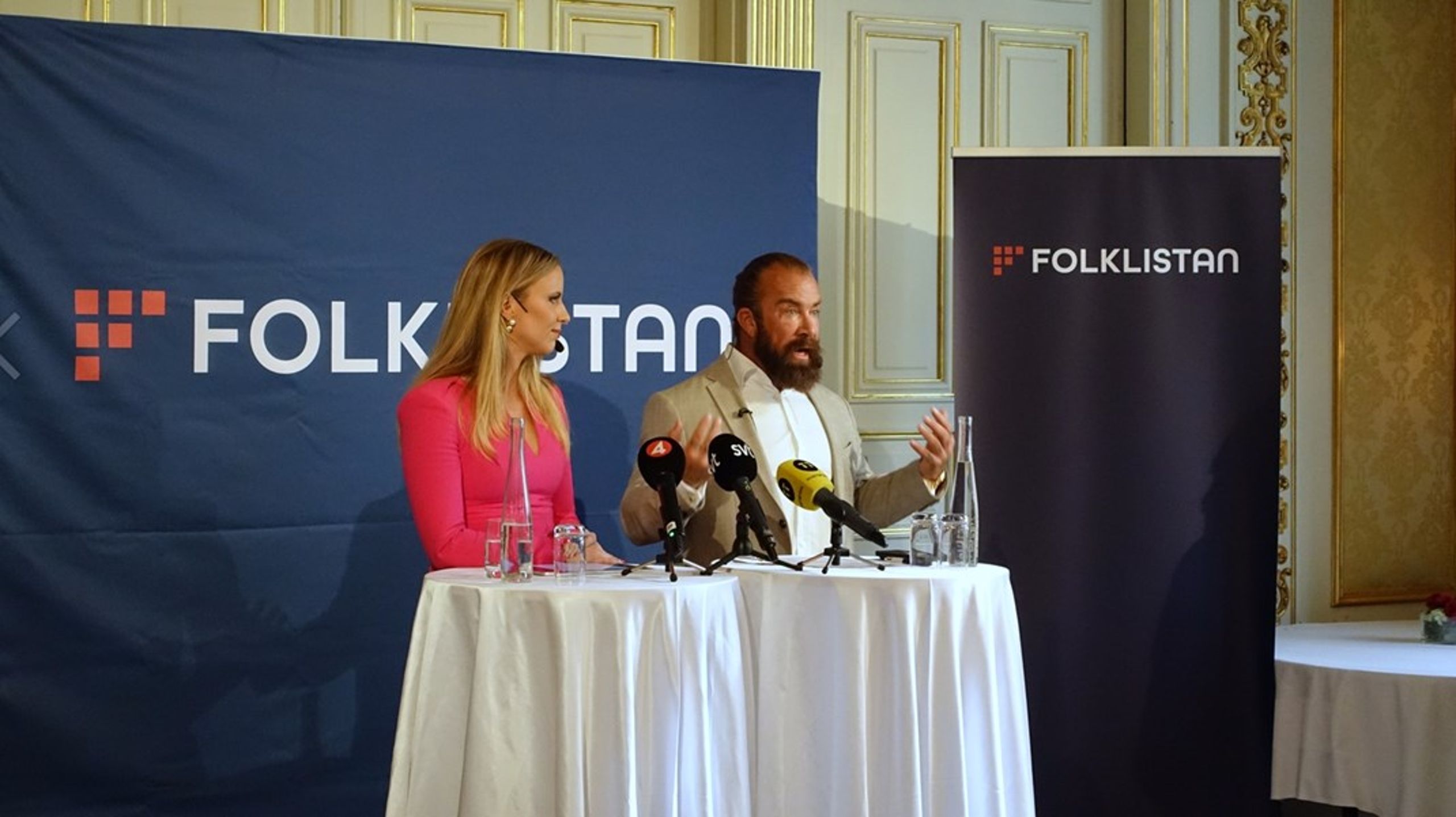 Medieintresset var stort när Jan Emanuel och Sara Skyttedal lanserade Folklistan i april.