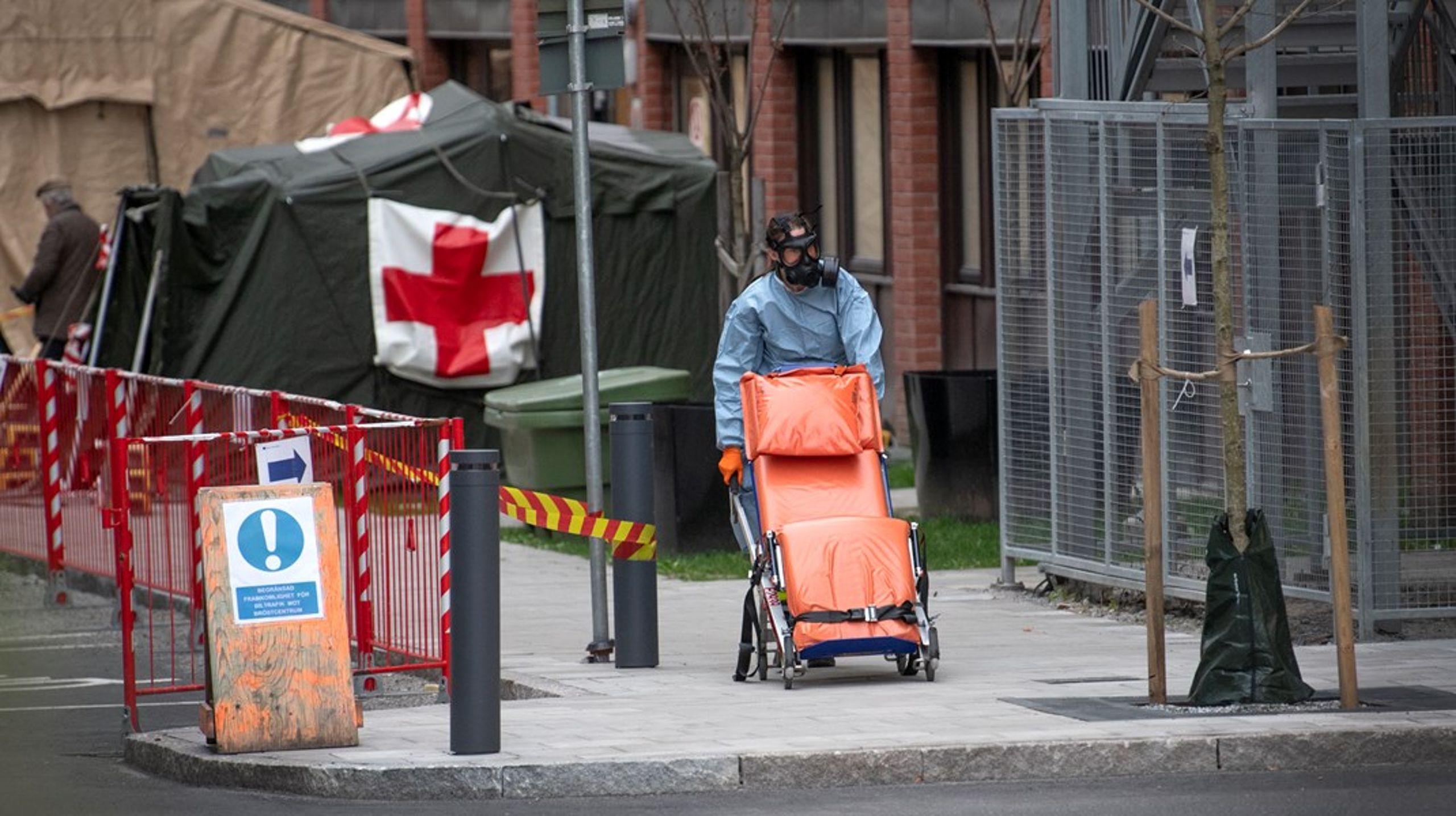 ”Behovet av breda politiska samtal om vårdens framtid för att verkligen stärka beredskapen känns mer angeläget än någonsin. Utan en väl fungerade vård och omsorg här och nu blir samtalet om beredskap för kris och ofred i det närmaste anorektiskt”, skriver debattören.&nbsp;