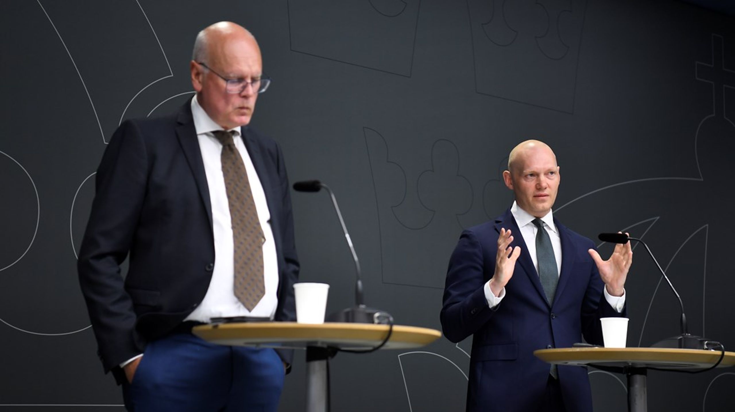 Bokstavsutredare Mats Dillén och finansmarknadsminister Mats Wykman (M) vid måndagens pressträff.