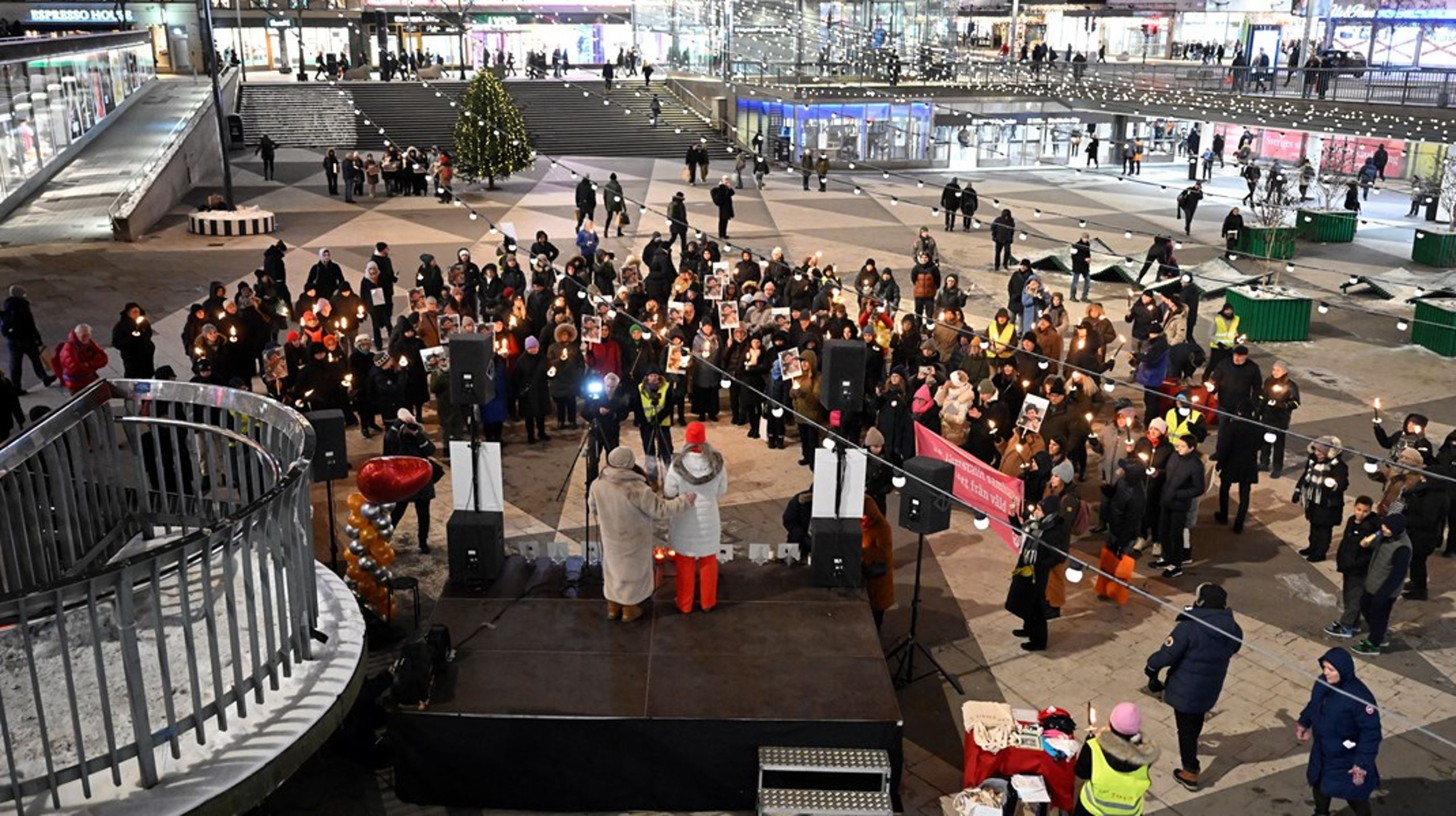 På årsdagen av mordet hölls manifestationer på flera platser, bland annat i Stockholm.