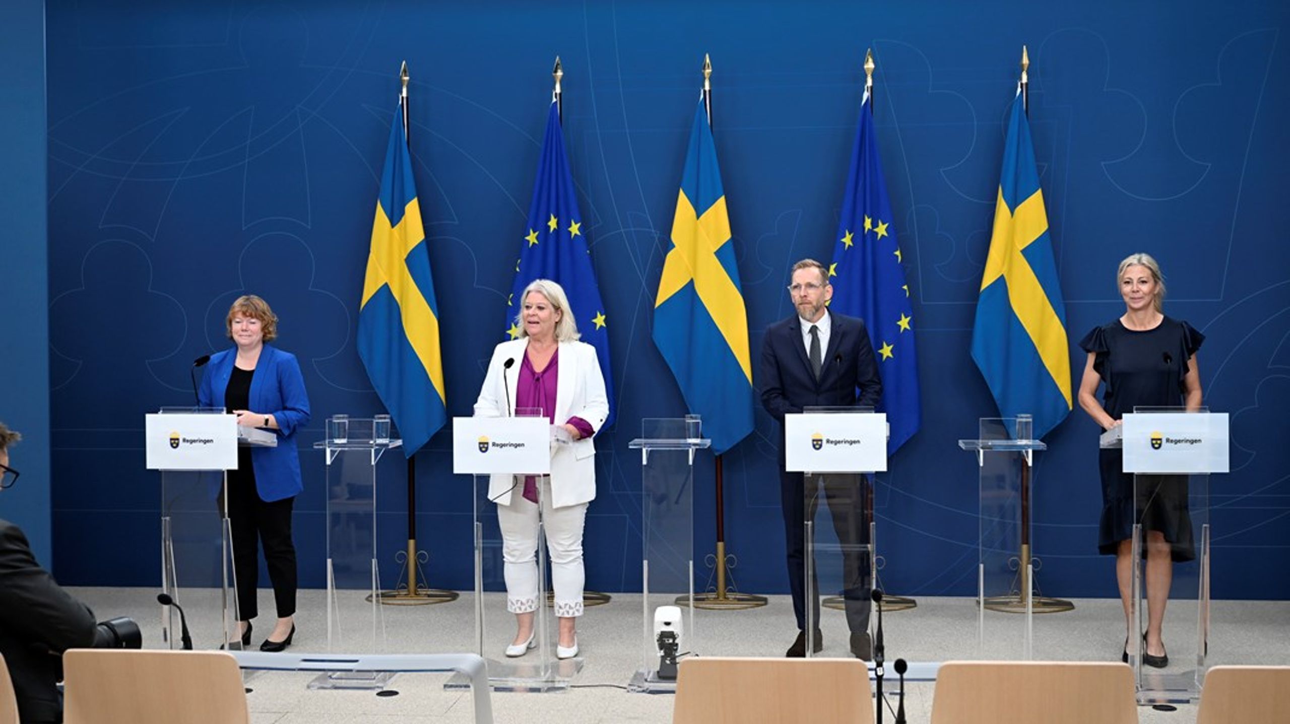 Malin Danielsson (L), socialtjänstminister Camilla Waltersson Grönvall (M), socialminister Jakob Forssmed (KD), Linda Lindberg (SD) presenterade det halverade&nbsp; föräldraavdraget under en gemensam pressträff.&nbsp;