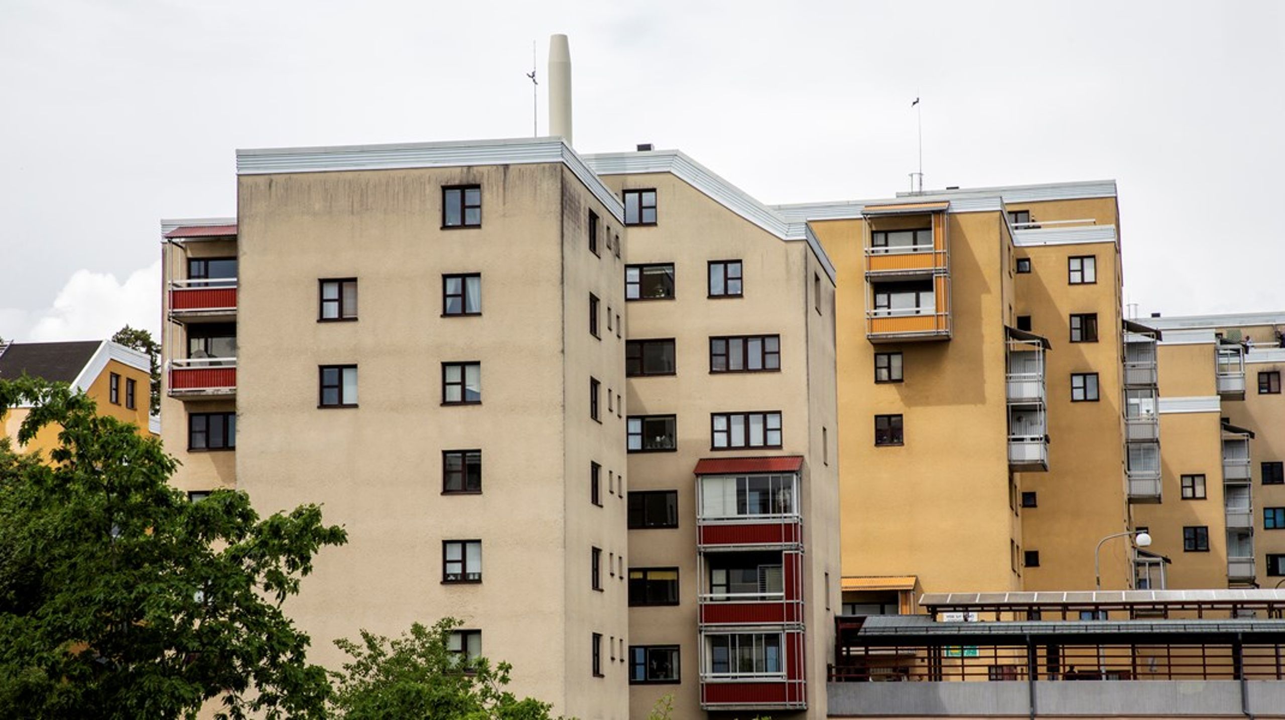 Oppositionen lägger sitt största fokus på flerbostadshus när de föreslår energieffektiviseringar.