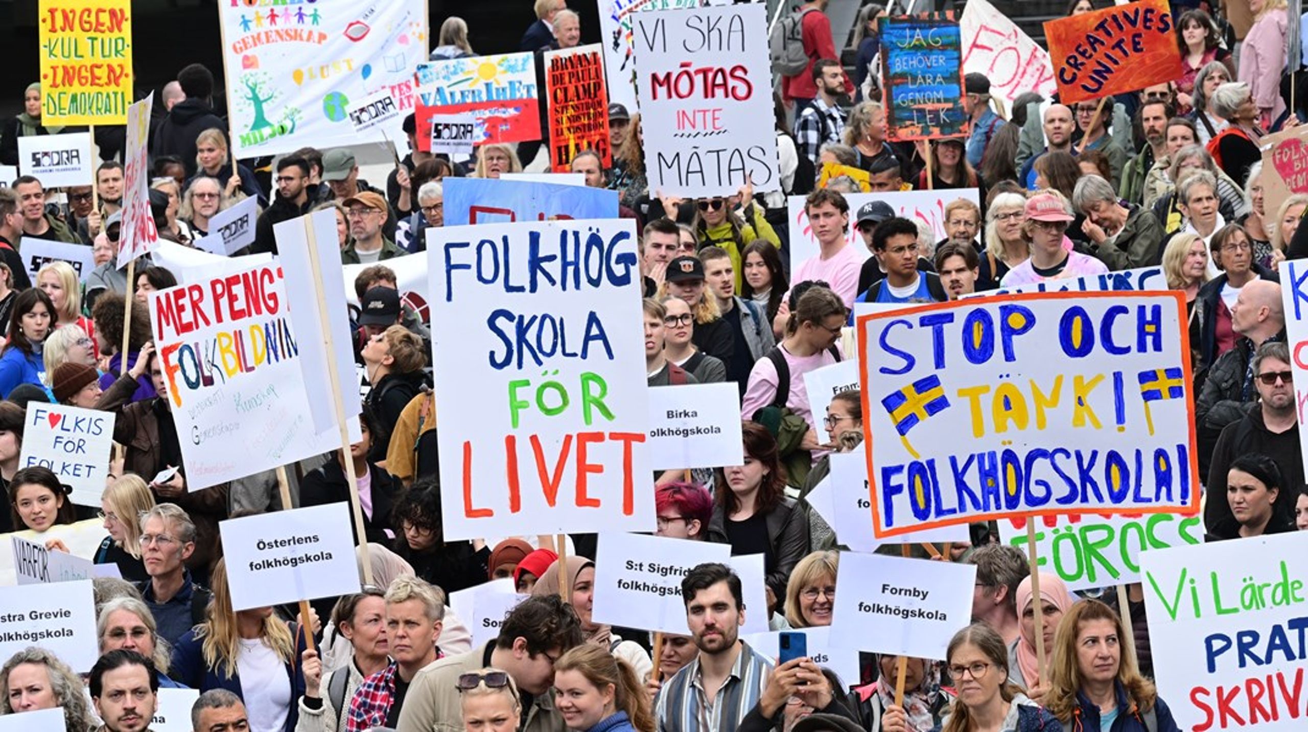 För ett år sedan hölls en nationell manifestation mot folkhögskolans ”ohållbara situation”, anordnad av Sveriges lärare.