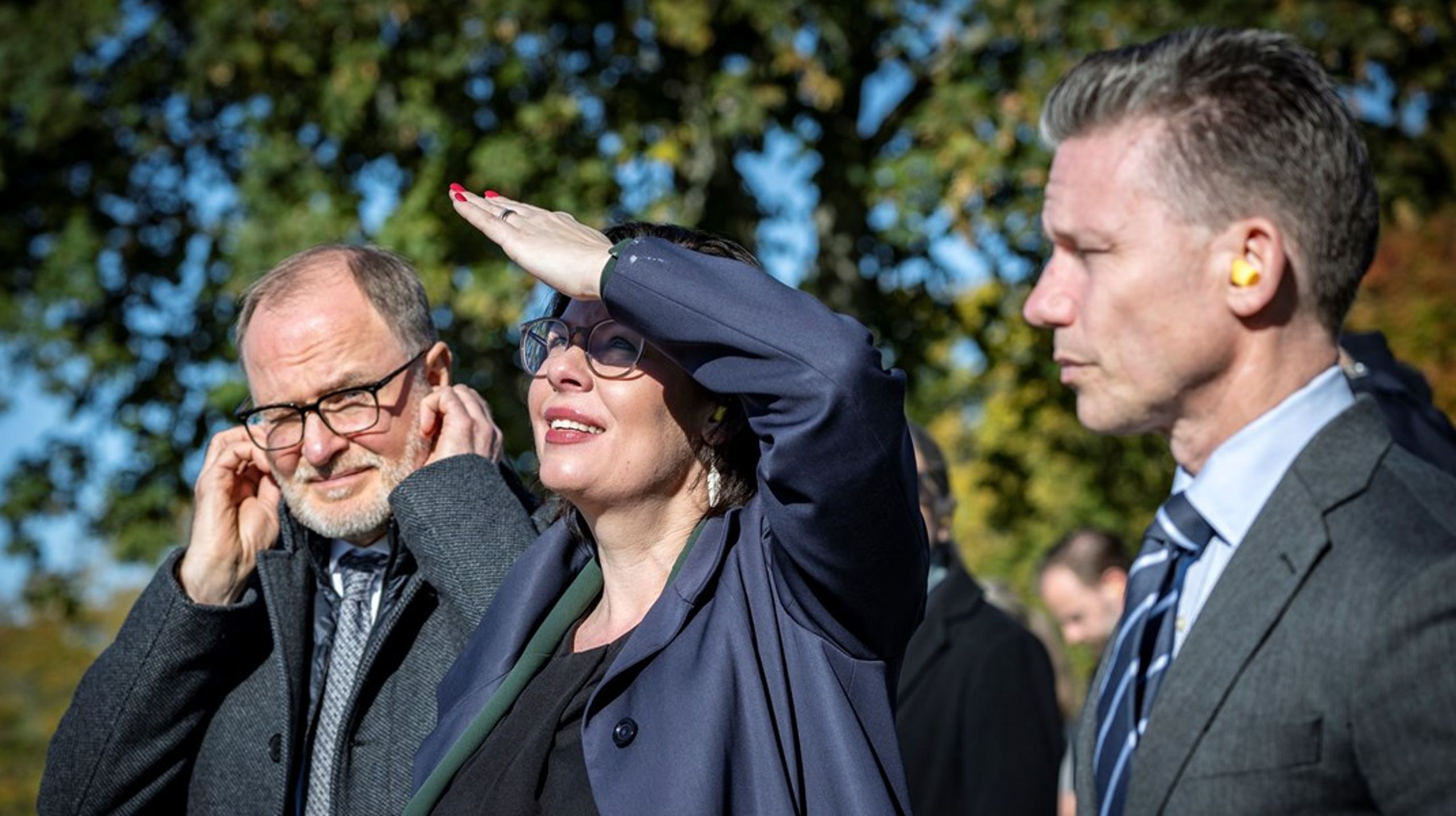 Lettlands försvarsminister Andris Spruds, utrikesminister Maria Malmer Stenergard (M) och försvarsminister Pål Jonson (M) vid ett besök på Södra skånska regementet P7 där den bataljon utbildas som ska bli Sveriges bidrag till "Natos östra flank".