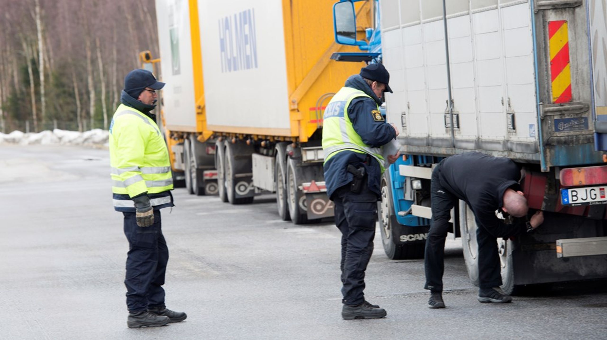 Mobilitetspaketets nya regelmöjligheter kräver att medlemsländerna skjuter till resurser. Men hur det ska ske kan inte riksdagens två största partier enas om. <br>