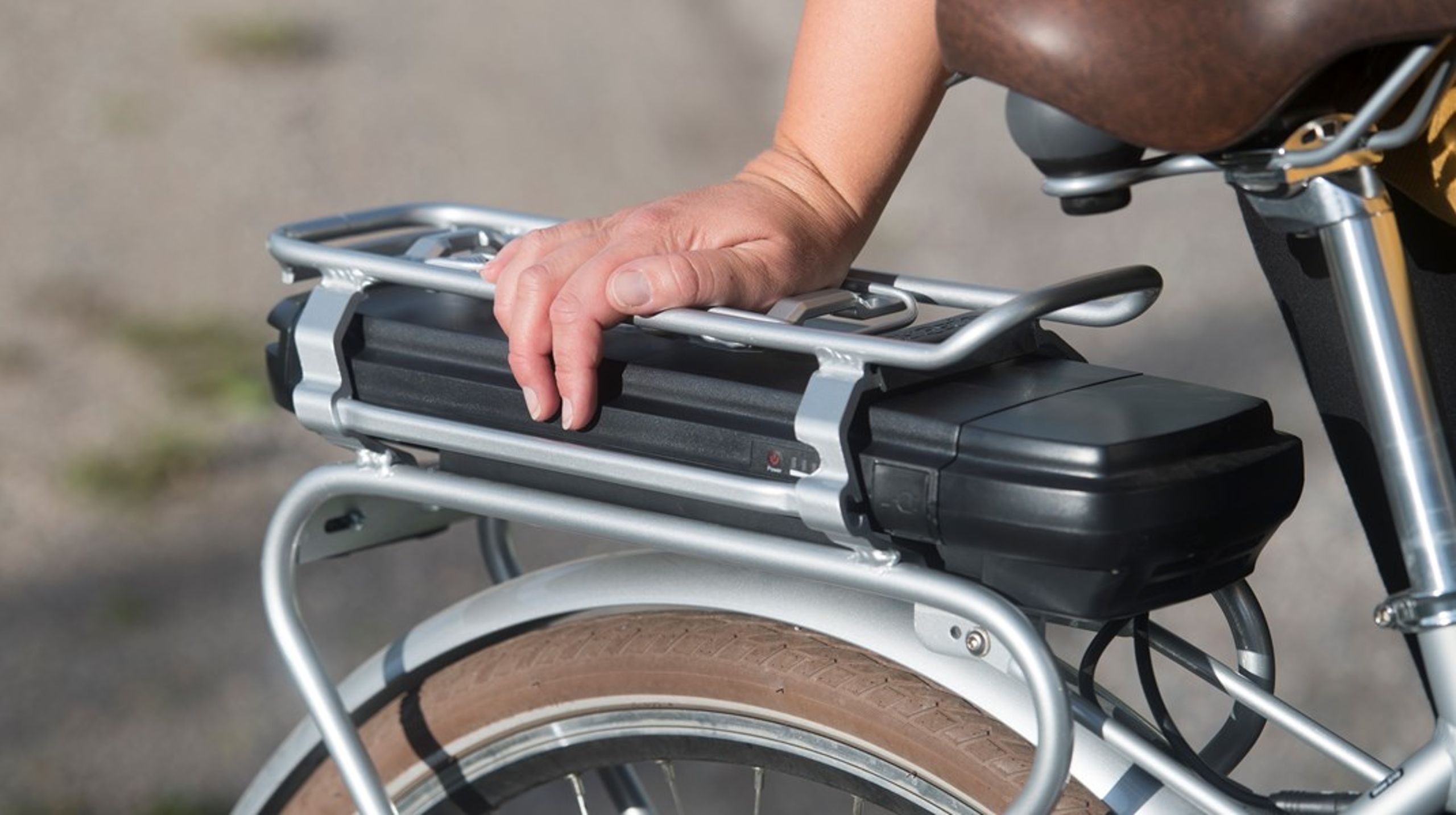 Riksdagen är en i raden av institutioner&nbsp;som förbjuder cykelbatterier.