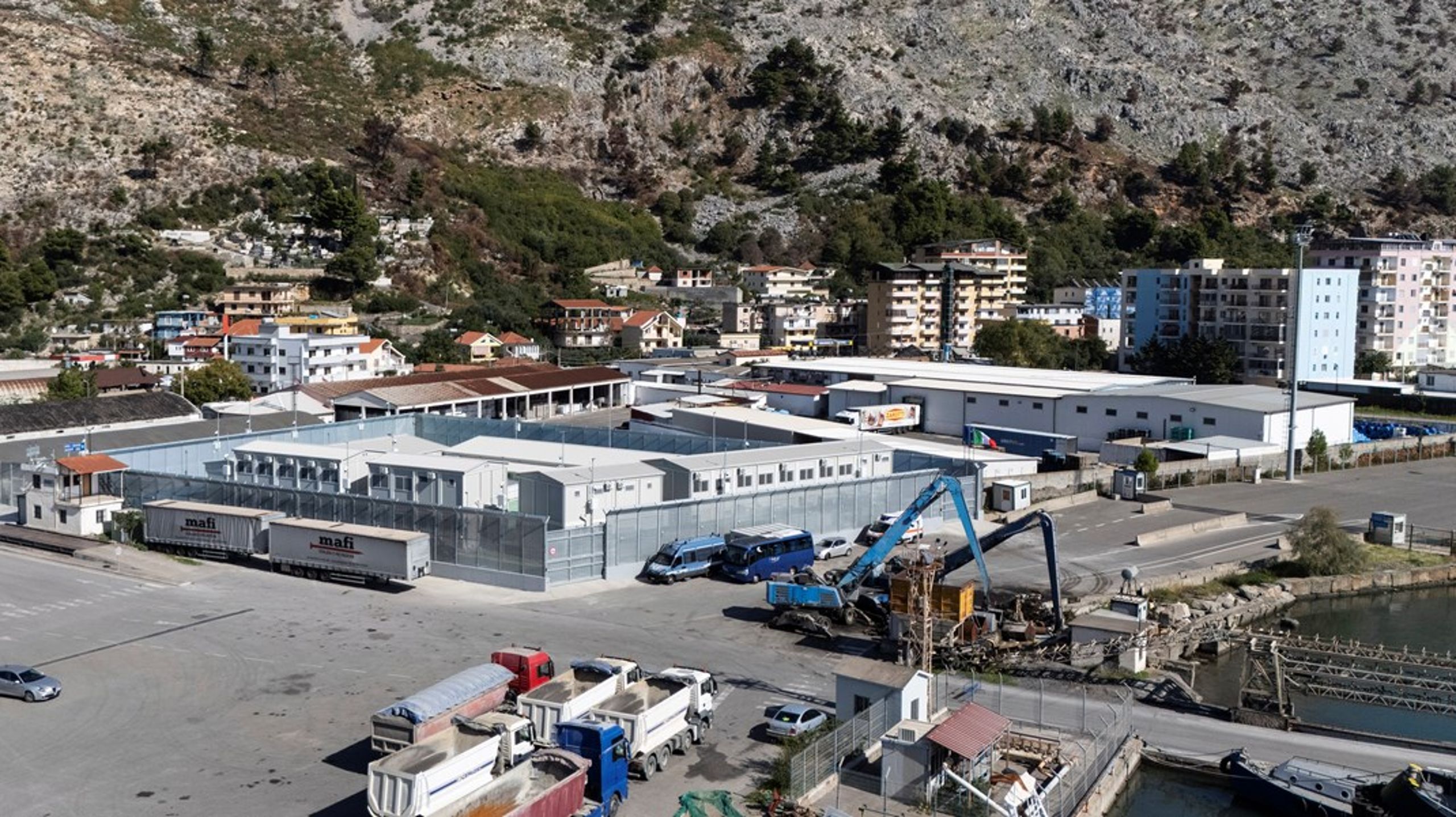 Det italienska centret i Shengjinhamnen i norra Albanien tog emot de första migranterna på onsdagen. <br>