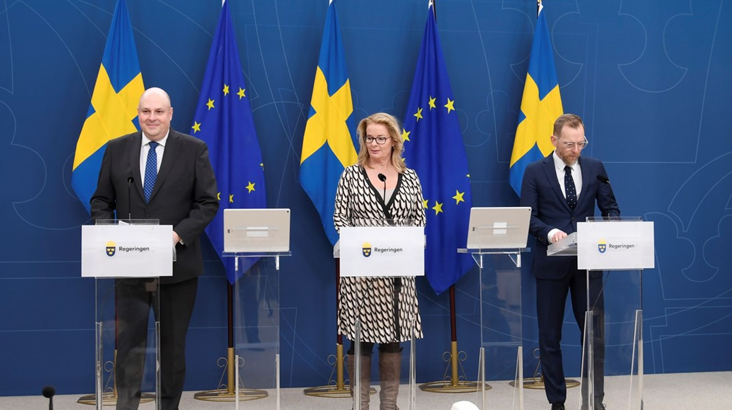 I mars presenterade&nbsp;Patrick Reslow (SD), skolminister Lotta Edholm (L) och socialminister Jakob Forssmed (KD) direktiven till utredningen.&nbsp;