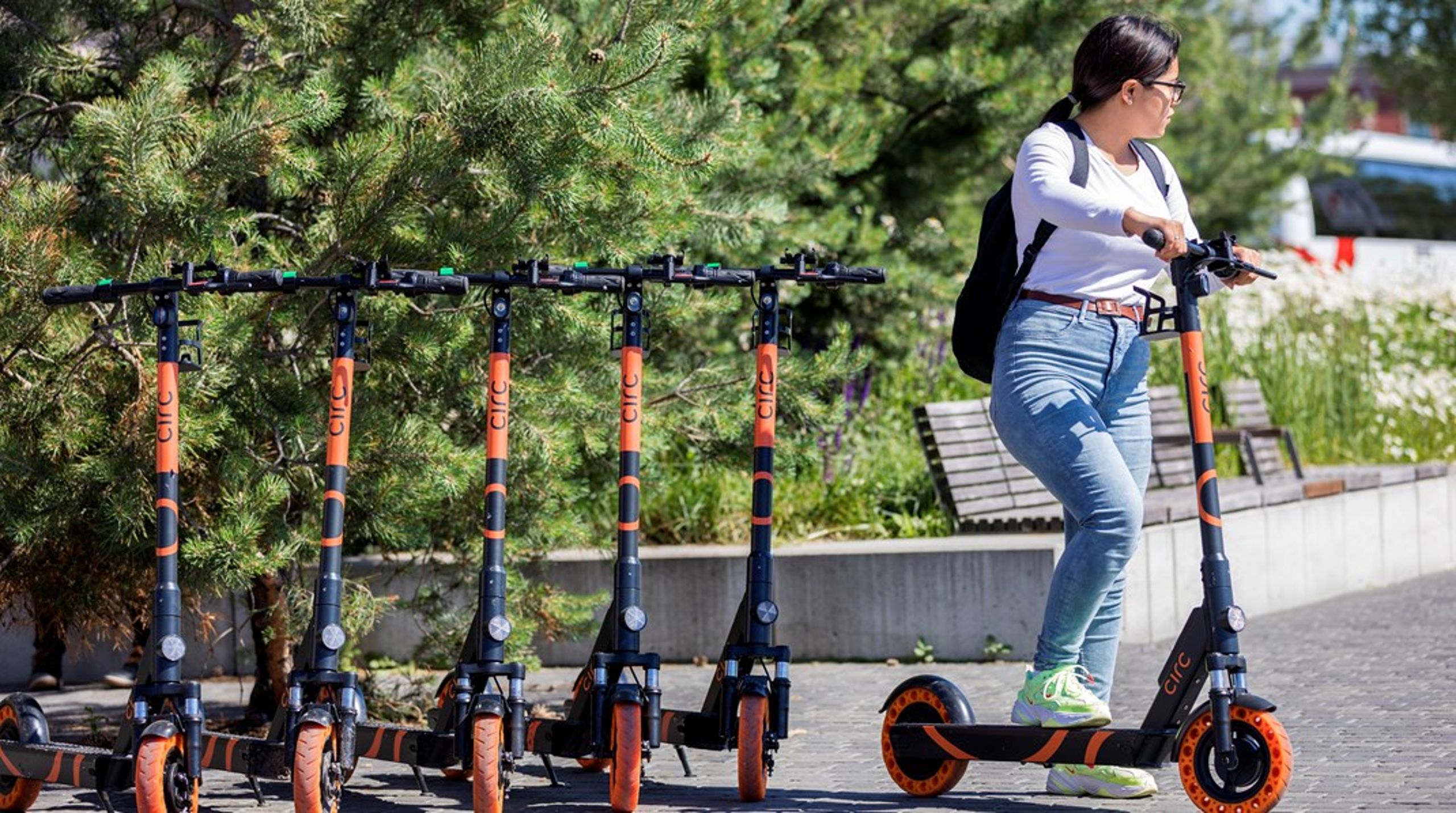 Många barn och unga använder elsparkcyklar för att ta sig till skolan och fritidsaktiviteter, vilket tydligt ökar behovet av förbättrade säkerhetsåtgärder, skriver debattören.