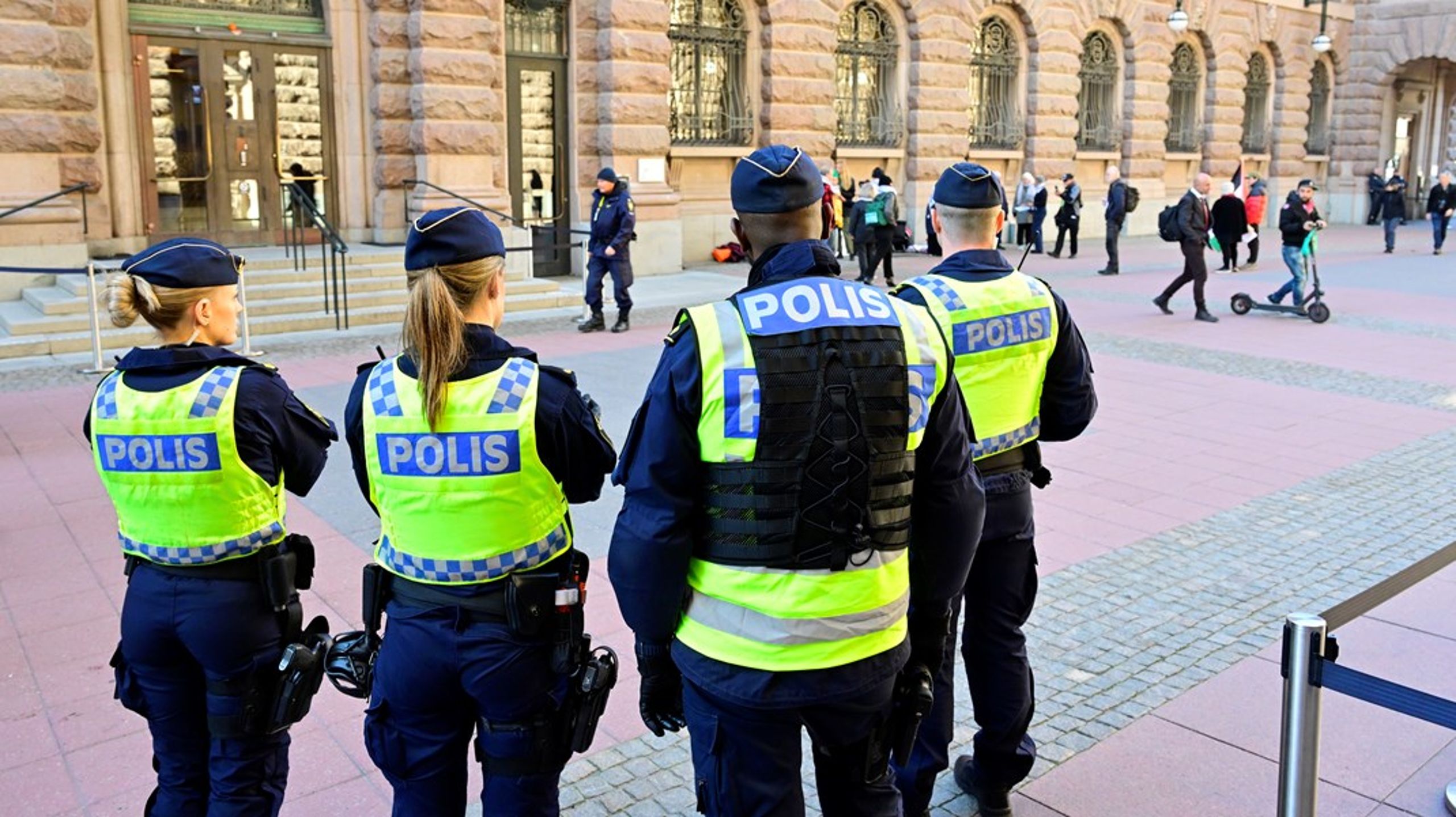 Polisnärvaron var förstärkt i&nbsp;samband med fredagens&nbsp;Mellanösterndebatten i riksdagen.