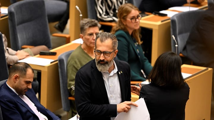 Skifte i partistyrelsen – Akhondi lämnar