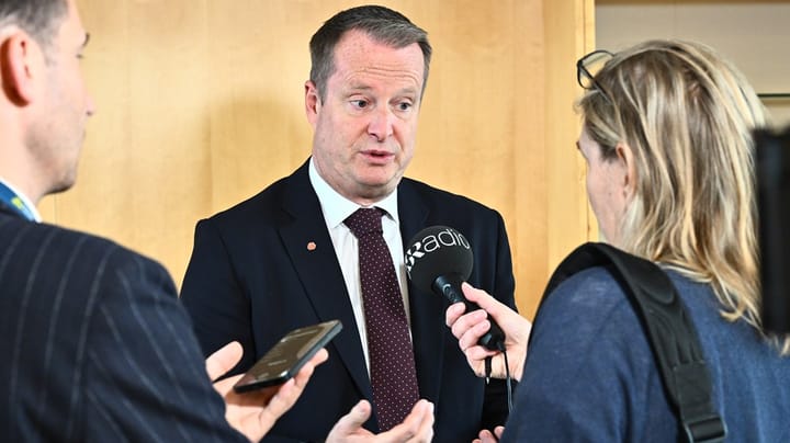 S vill gå längre än regeringen – föreslår helt slopad ebo-lag